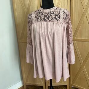 Como Vintage Beige Blush Lace Top with Flutter Sleeves